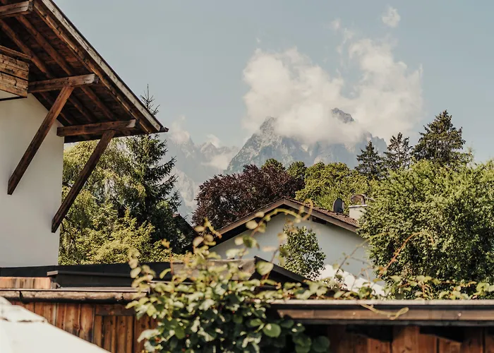 Staudacherhof In Garmisch-Partenkirchen I Blick Aufs Zugspitzmassiv I Einzigartige Bayurvida Kueche